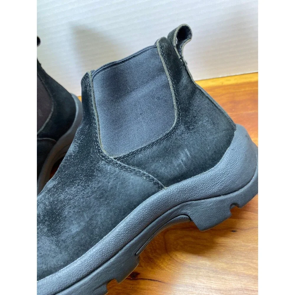 Duluth Trading Co slip on Chelsea Boots 9.5